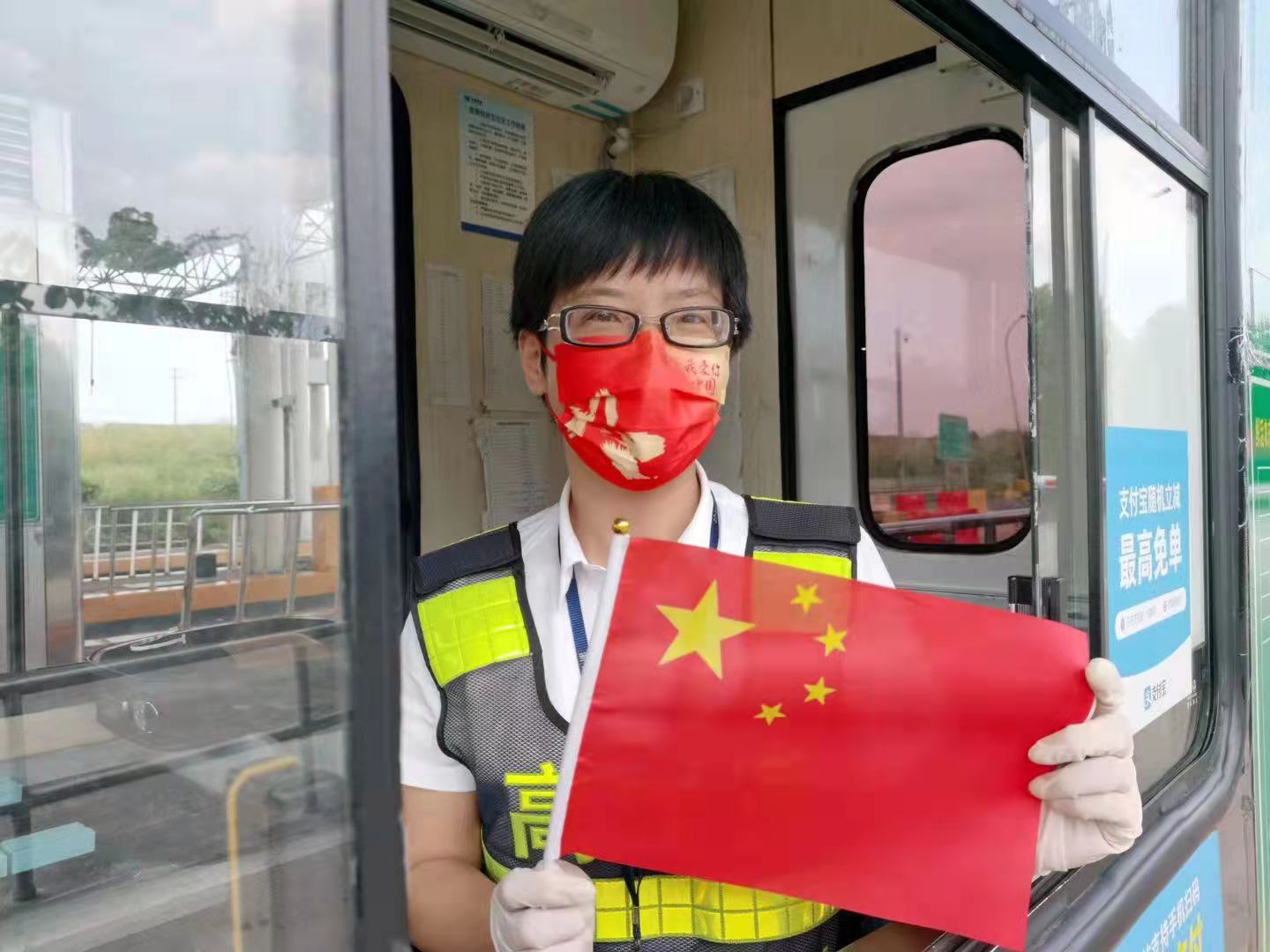 1633677463582122.jpg 國慶我在崗照片4張亮拍攝.jpg